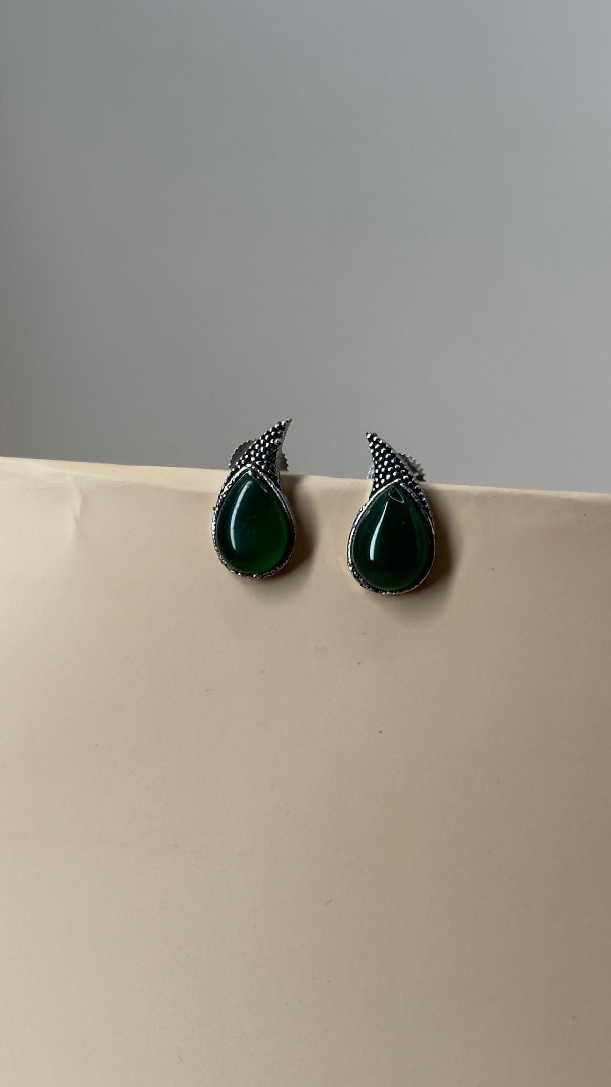 Vanya Green Teardrop Studs - Eksundar