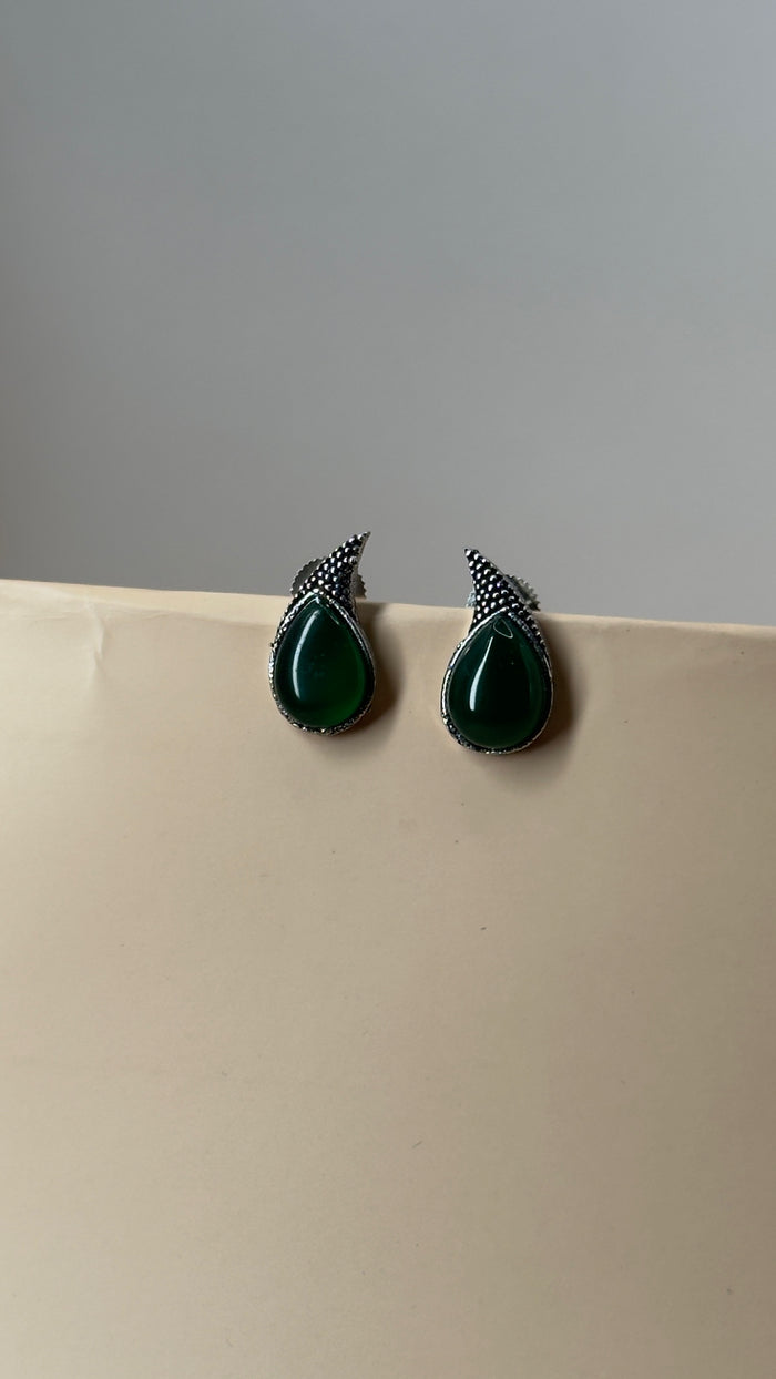 Vanya Green Teardrop Studs - Eksundar