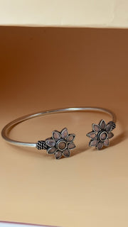 Pushpa Floral Bracelet - Eksundar